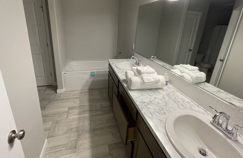 South Tacoma House | Luxury 3 Bed, 3 Bath, Garage, Gym, Dog-Friendly