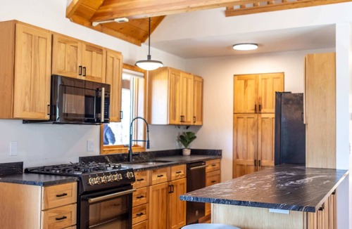 Acme House | Luxury 5BR Home w/Hot Tub Next to TC Horse Show!