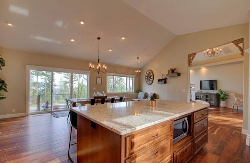 Jacksonville House | Luxury 5BR mountain-top retreat with private pool, breathtaking views, and total privacy. Sleeps 14 with spacious living areas, gourmet kitchen, and kid-friendly game space. Minutes to Jacksonville, wineries, and Ashland.