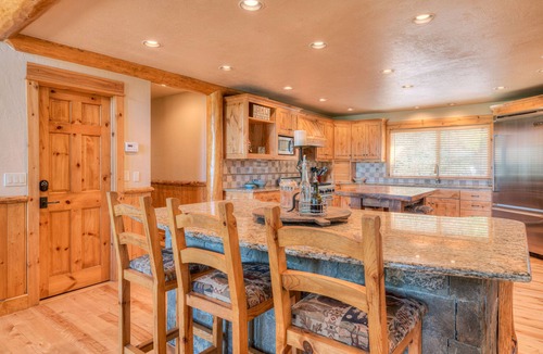 Sunriver House | Luxury 6Bd/6.5 b, Hot Tub, A/C, Golf Course View, Pet Friendly