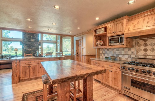 Sunriver House | Luxury 6Bd/6.5 b, Hot Tub, A/C, Golf Course View, Pet Friendly