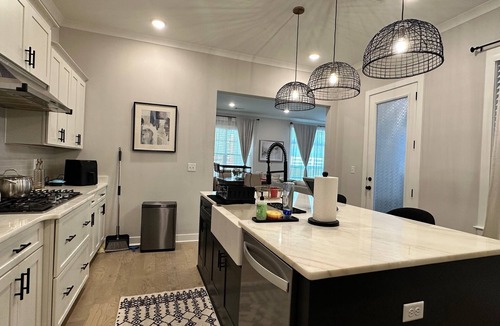 Arlington House | Luxury and Executive 4-bedroom house, Close to Blue Oval City