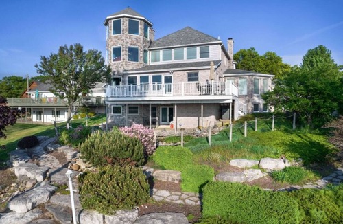 Caseville House | Luxury Beach Front Estate In-Town - Caseville