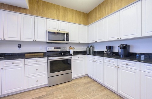 Orange Beach Condo | Luxury Beachfront 4BR/4BA Condo Sleeps 13 with Stunning Views and Large Balcony