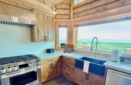 St. Charles Cabin | Luxury Bear Lake Cabin at Big Arm Farm - Sleeps 8