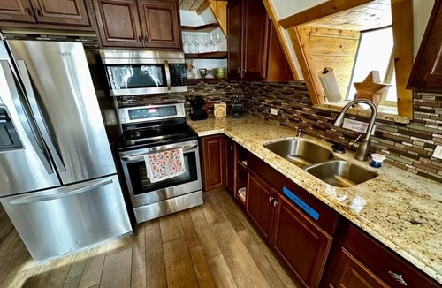 Meadow View Heights House | Luxury Cabin, Hot Tub & Fire Pit, Zion&Bryce Basecamp