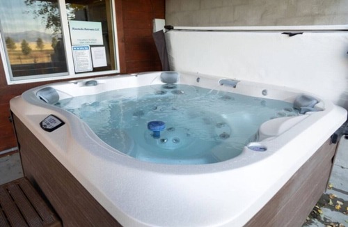Island Park Cabin | Luxury Cabin on the 9th Green AC, HotTub, Gameroom