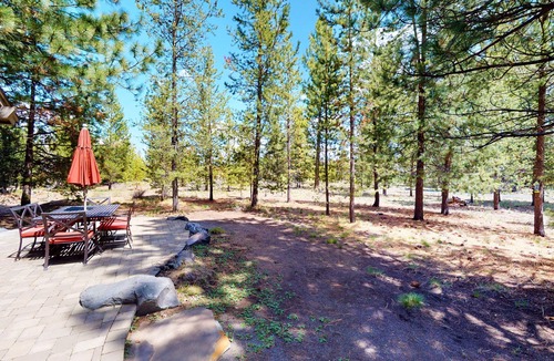Sunriver Cabin | Luxury Cabin with Access to Forest House