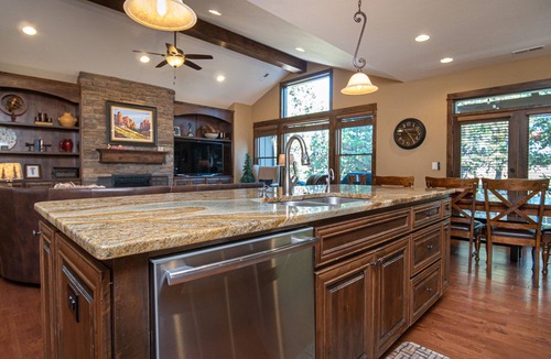 Sunriver Cabin | Luxury Caldera Retreat with Access to Forest House