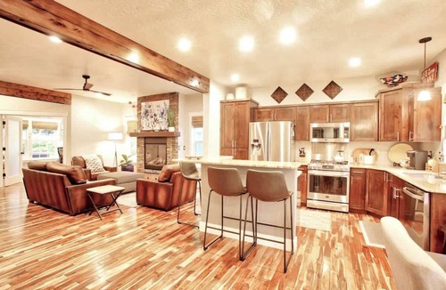 Coeur d'Alene House | Luxury CDA home walk to lake with hot tub