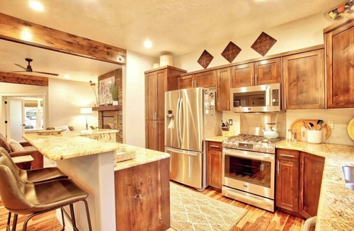 Coeur d'Alene House | Luxury CDA home walk to lake with hot tub