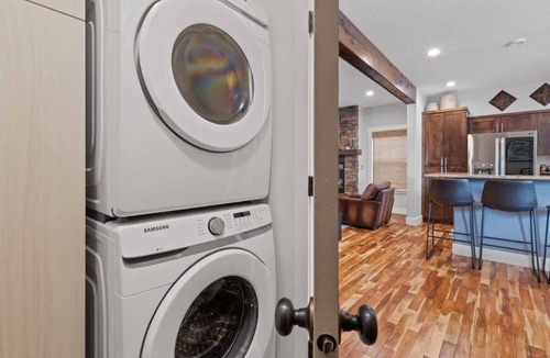 Coeur d'Alene House | Luxury CDA home walk to lake with hot tub