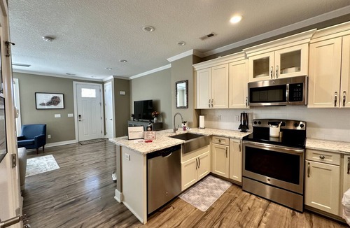 Downtown Des Moines Condo | Luxury condo. 2 car garage, rooftop patio. Perfect for work or play!