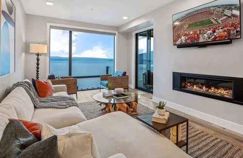 Sandpoint Condo | Luxury Condo w/Rooftop Pool, Hot Tub & Lake Views