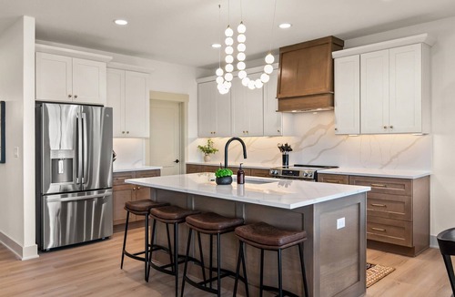 Altoona House | Luxury Family Retreat with Pickleball, Putting Green, Hot Tub & More!