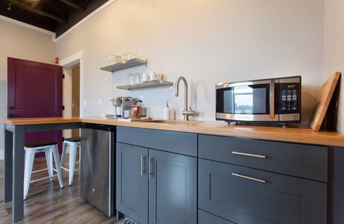 Dundee Apartment | Luxury Fireplace Suite in a Modern Loft in Wine Country