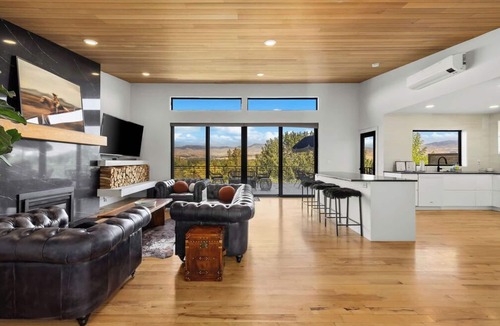 Central Rim Villa | Luxury HGTV "Boise Boys" View House. Sleeps 10. Hot Tub, Sauna, Scenic Views