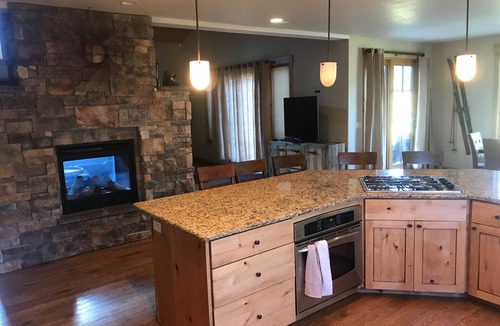 Victor House | Luxury Home on Golf Course 4 bed, 3.5 bath sleeps 11+ large kitchen/family room
