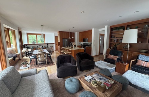 Eastsound Apartment | Luxury In-Town Penthouse Suite with beachfront Park, Ocean View