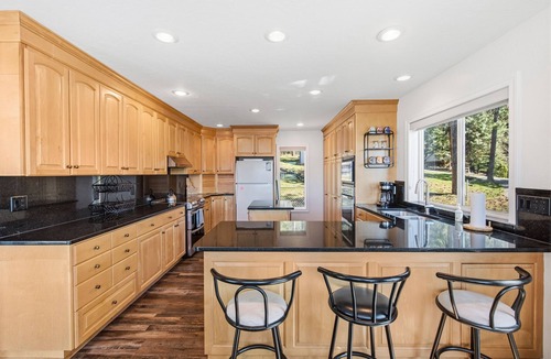 Worley House | Luxury Lakefront Home w/Dock & Beach – Sleeps 12