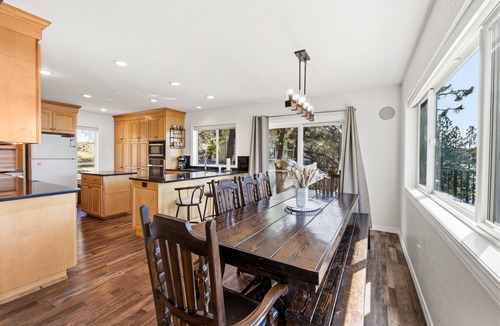 Worley House | Luxury Lakefront Home w/Dock & Beach – Sleeps 12