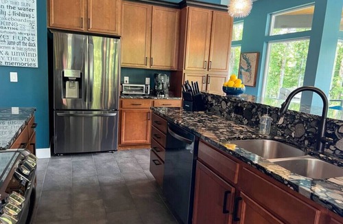 Sedro-Woolley House | Luxury Lakefront with hot tub, views and privacy