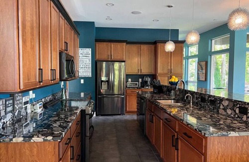 Sedro-Woolley House | Luxury Lakefront with hot tub, views and privacy