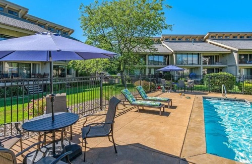 Sandpoint Condo | Luxury Lakefront – Walk to DwTwn & Swim/Play/Ski - Boat Slip