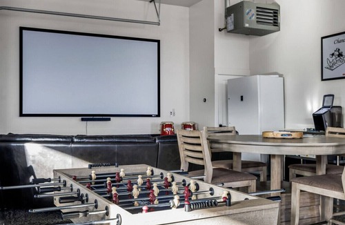 Fish Haven House | Luxury Lodge with Hot Tub, Theater & Pickleball Court
