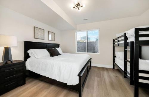 Fish Haven House | Luxury Lodge with Hot Tub, Theater and Pickleball Court