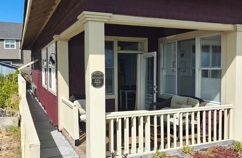 Point Roberts Apartment | Luxury Maple Beach Waterfront King apartment-Ground Floor only 50 feet to Beach.
