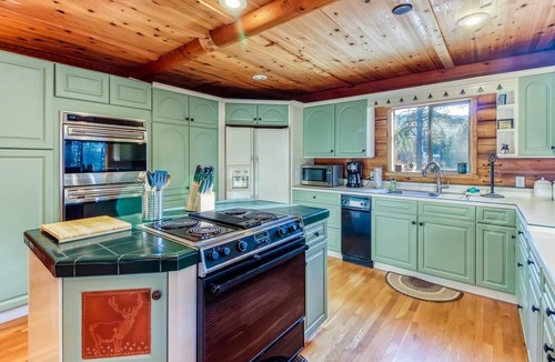 Leavenworth House | Luxury Modern Log Retreat on 3 Acres with Hot Tub, Theater, 2 Miles to Downtown