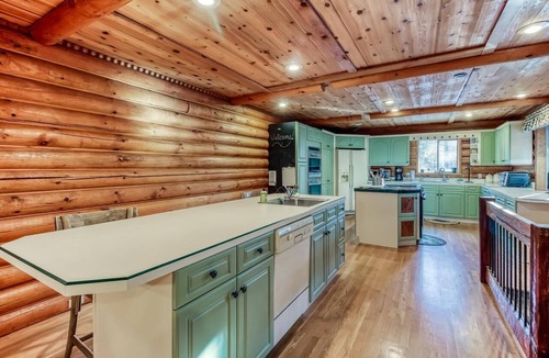 Leavenworth House | Luxury Modern Log Retreat on 3 Acres with Hot Tub, Theater, 2 Miles to Downtown