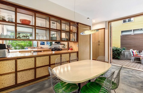 River West House | Luxury Modern on Newport- Westside | Walk | Dog friendly