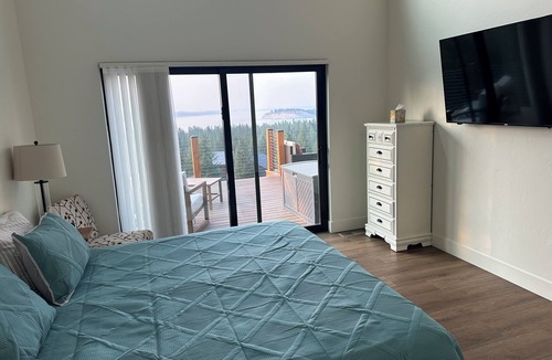 Rexford Villa | Luxury modern villa near Marina on Lake Koocanusa
