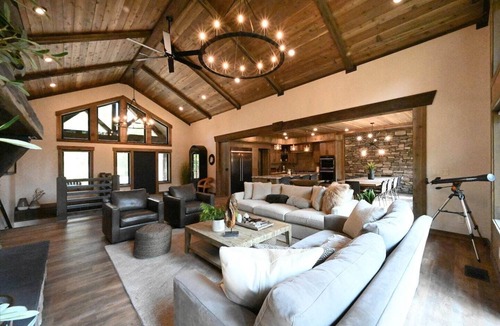 Island Park Cabin | Luxury Mountain Cabin w/Hot Tub & Theater!