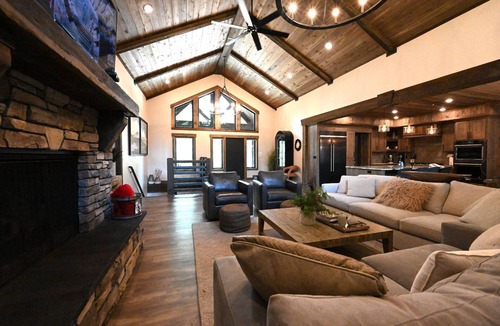 Island Park Cabin | Luxury Mountain Cabin w/Hot Tub & Theater!