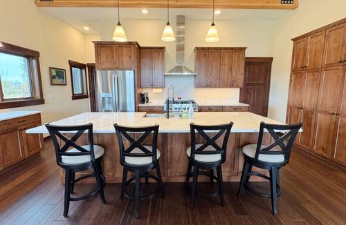 Victor House | Luxury Mountain Family Home w/Hot Tub