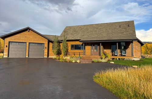 Victor House | Luxury Mountain Family Home w/Hot Tub