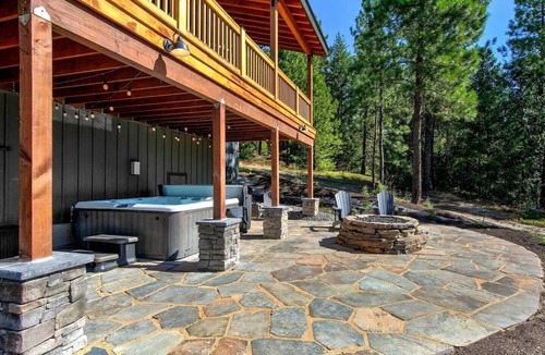 Cle Elum House | Luxury Mountain Home w/Hot Tub on 5 Acres!