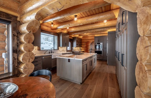 Leavenworth Cabin | Luxury Mountain Lodge. Unrivaled Views. Chef’s Kitchen. Family Play Spaces.