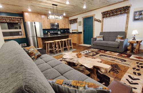 Island Park Cabin | Luxury mountain retreat 19 miles to Yellowstone sleeps 10 fire pit huge yard