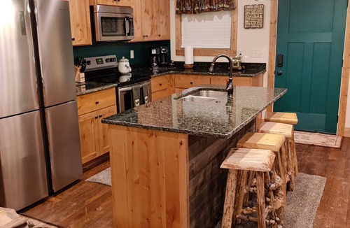 Island Park Cabin | Luxury mountain retreat 19 miles to Yellowstone sleeps 10 fire pit huge yard