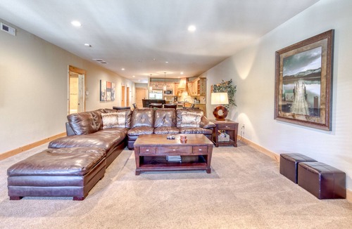 Government Camp Condo | Luxury mountain condo w/shared pool & hot tub, patio, & easy ski access