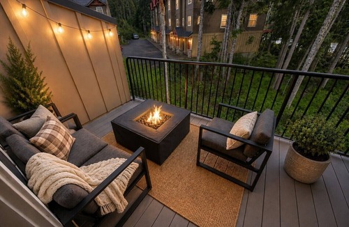 Government Camp Villa | Luxury Mountain Townhome Steps to Government Camp, Ski Bowl, Pool & Hot Tub