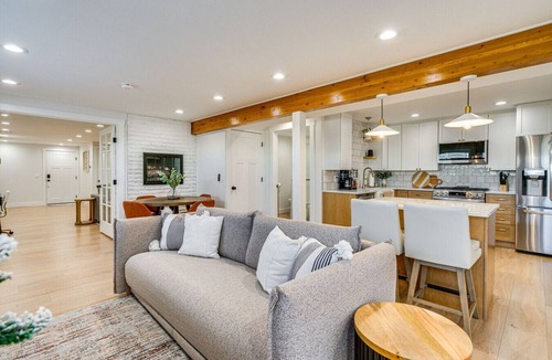 Roy Apartment | Luxury Mountain View Retreat w/Pool & Hot tub