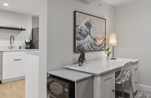 North End House | Luxury N. Tacoma Unit