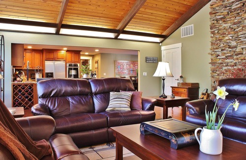 Tacoma House | Luxury near Gateway to Mt Rainier and National Forests. Veteran Owned.
