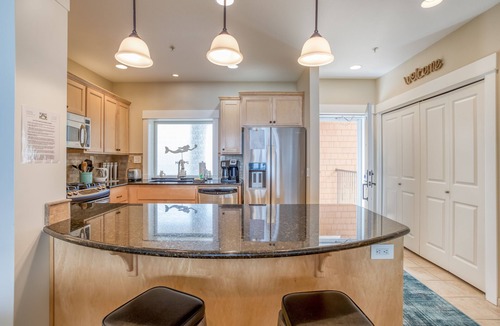 Newport Condo | Luxury Oceanfront Condo with Two Primary Suites Near Newport’s Nye Beach