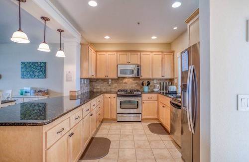 Newport Condo | Luxury Oceanfront Condo with Two Primary Suites Near Newport’s Nye Beach